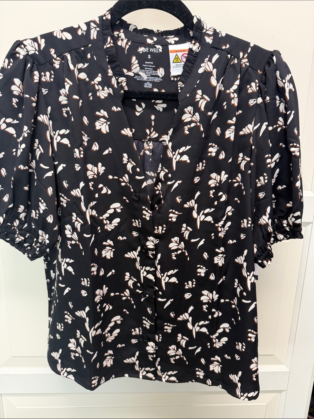 Nine West Black Floral Puff-Sleeve Button-Up Blouse